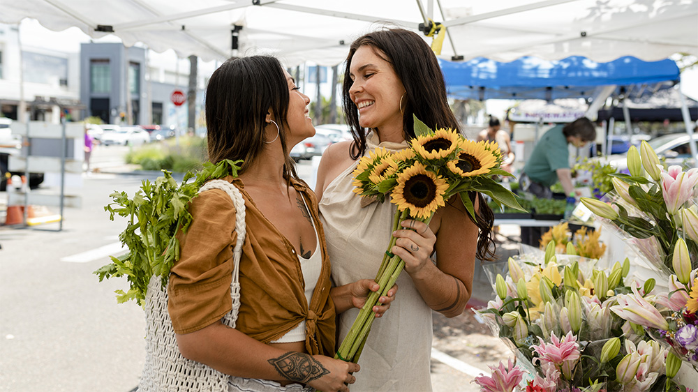 lesbian-couple-flower-shopping-at-Silverlake Farmer's Market
